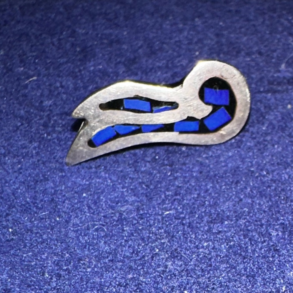 Vintage Native American Lapiz Lazuli/Onyx Inlaid Pierced Stud Earrings!! - Picture 2 of 8